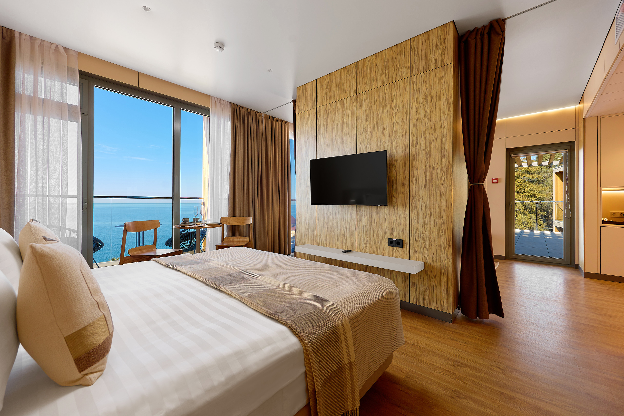 room-img