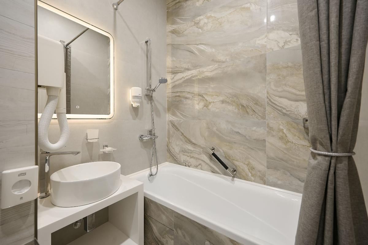 room-img