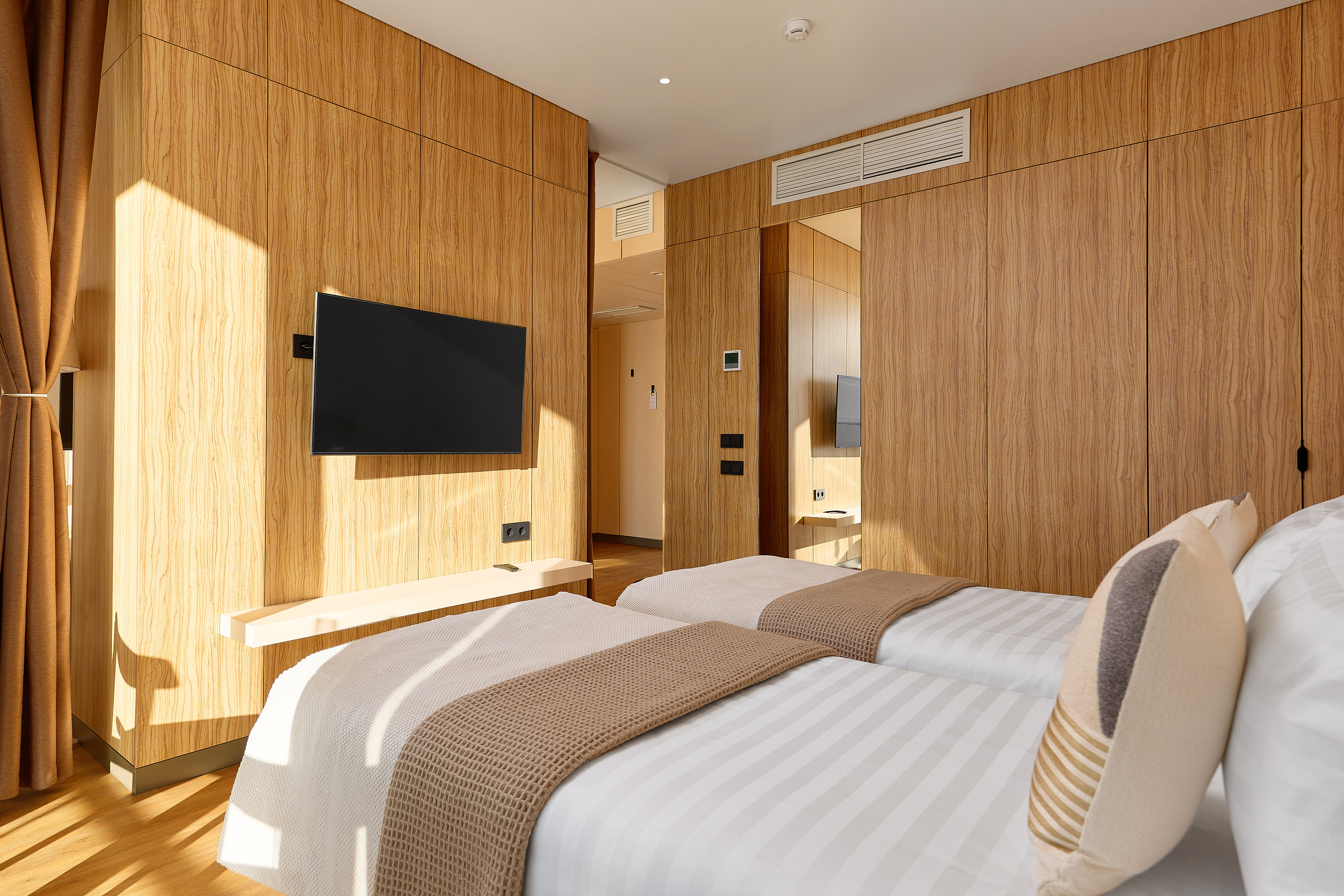 room-img