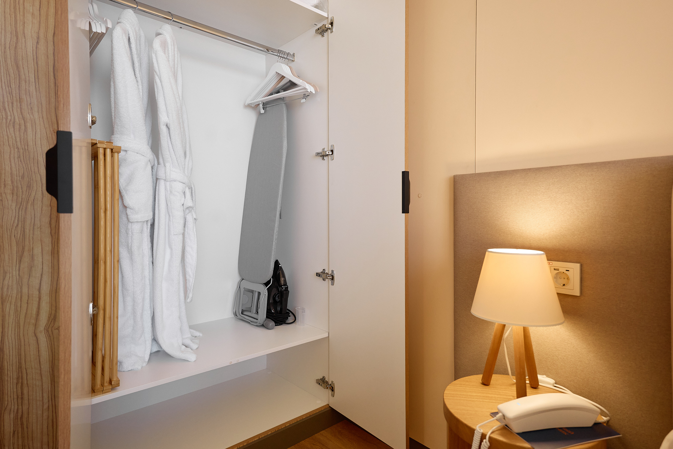 room-img