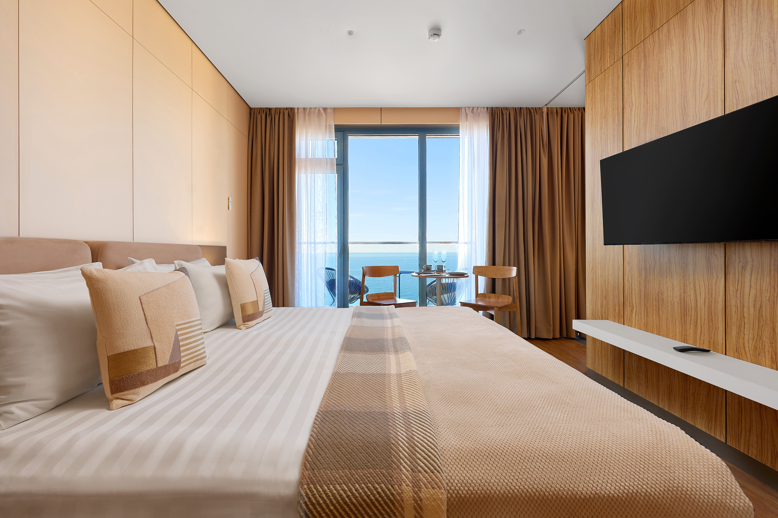 room-img