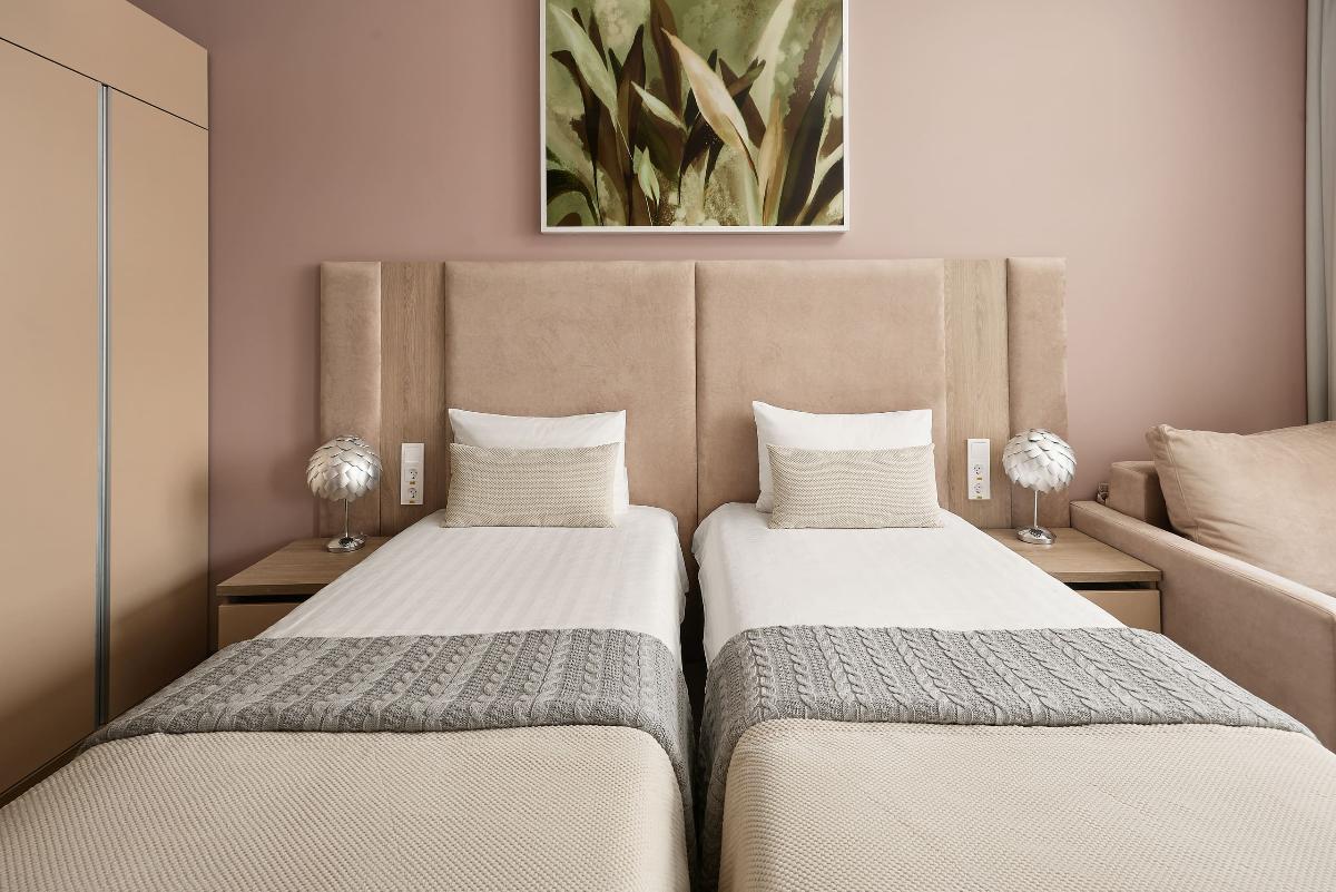 room-img