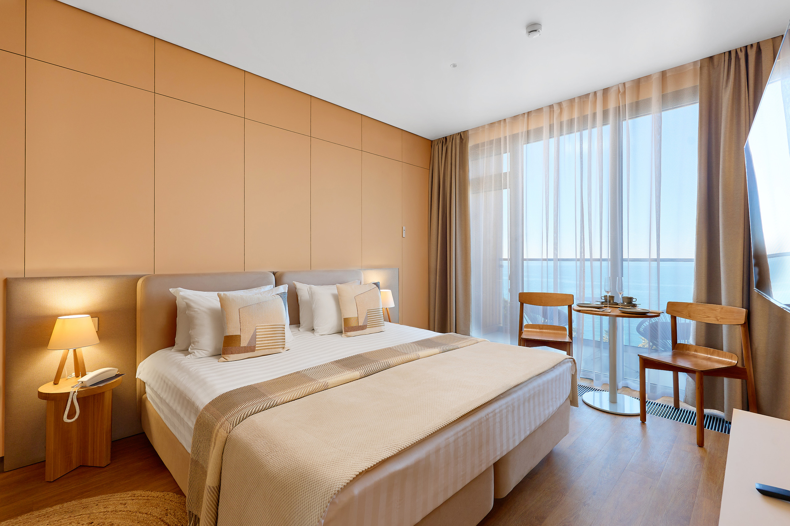 room-img