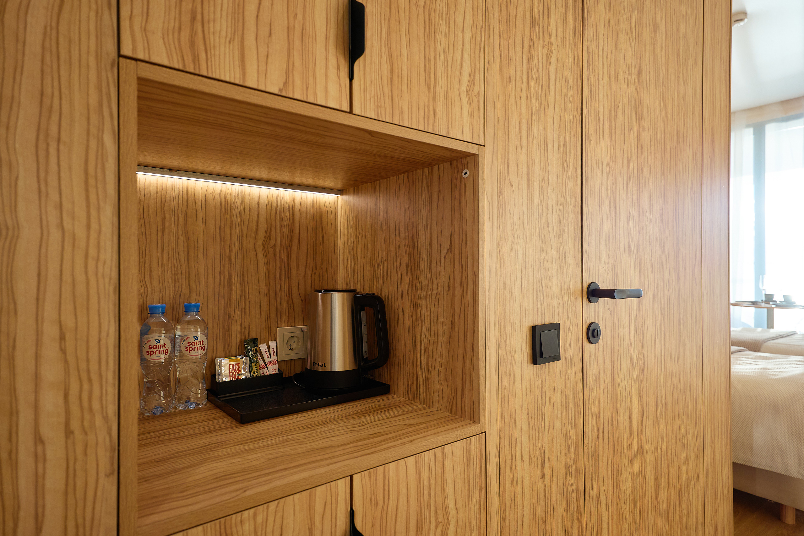 room-img
